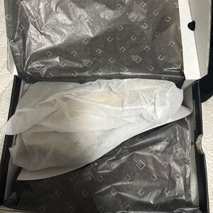 Tan/cream Shushop shoes